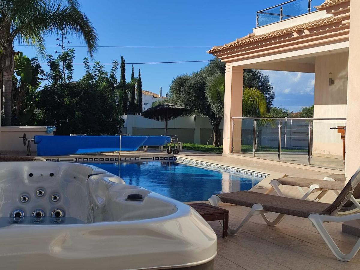 Villa Ruana - 5 Bedrooms On Suite- Free Out Door Hot Jacuzzi - By Bedzy Albufeira Zewnętrze zdjęcie